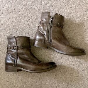 FRYE Melissa Seam Short Boots, Sz 6.5 (Vibram re-soled.)